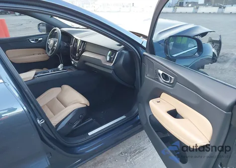 2022 Volvo Xc60 B5 Inscription z USA, uszkodzony, nr VIN YV4L12DL5N1906427